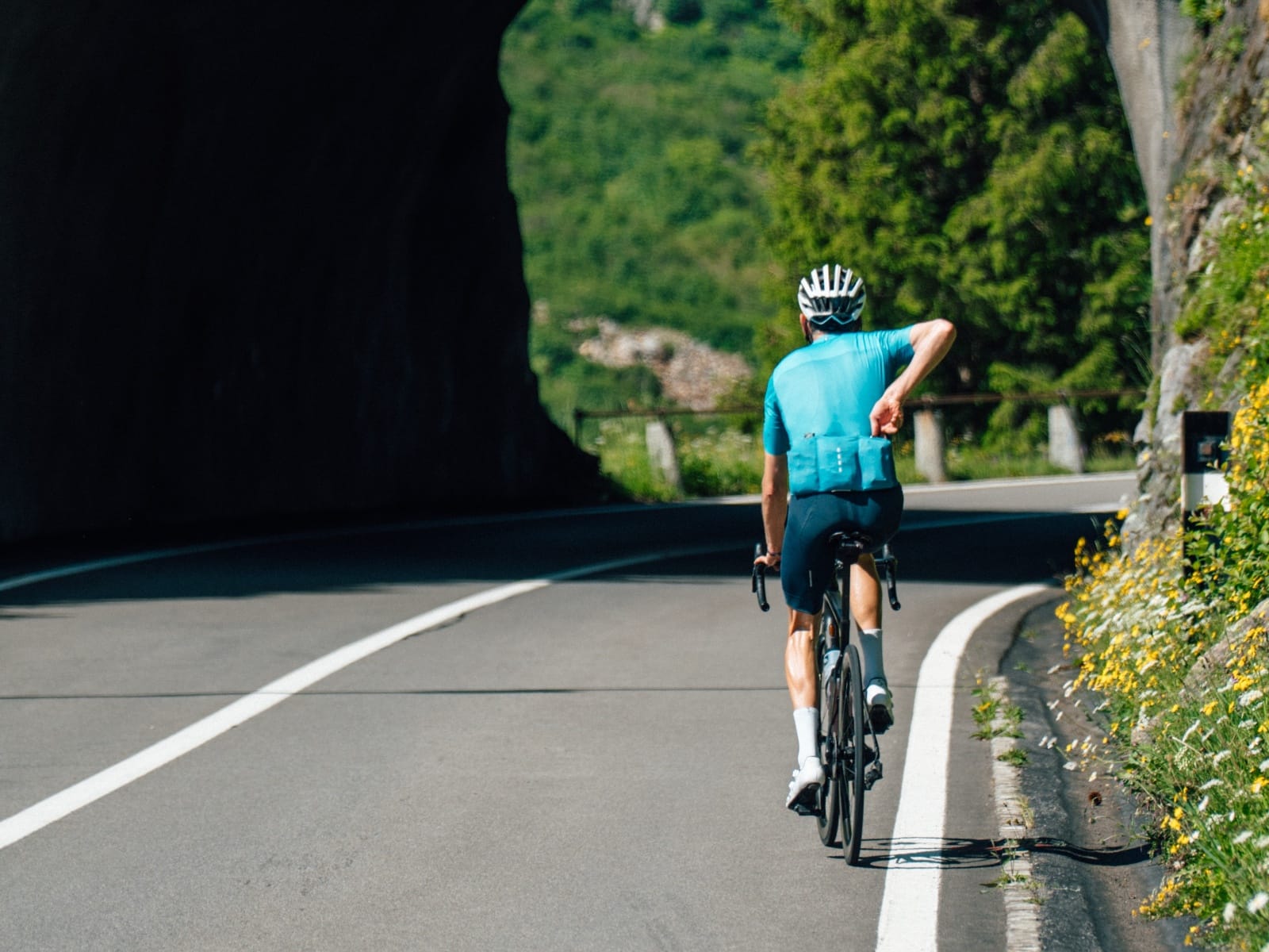 swisscycologytours.com