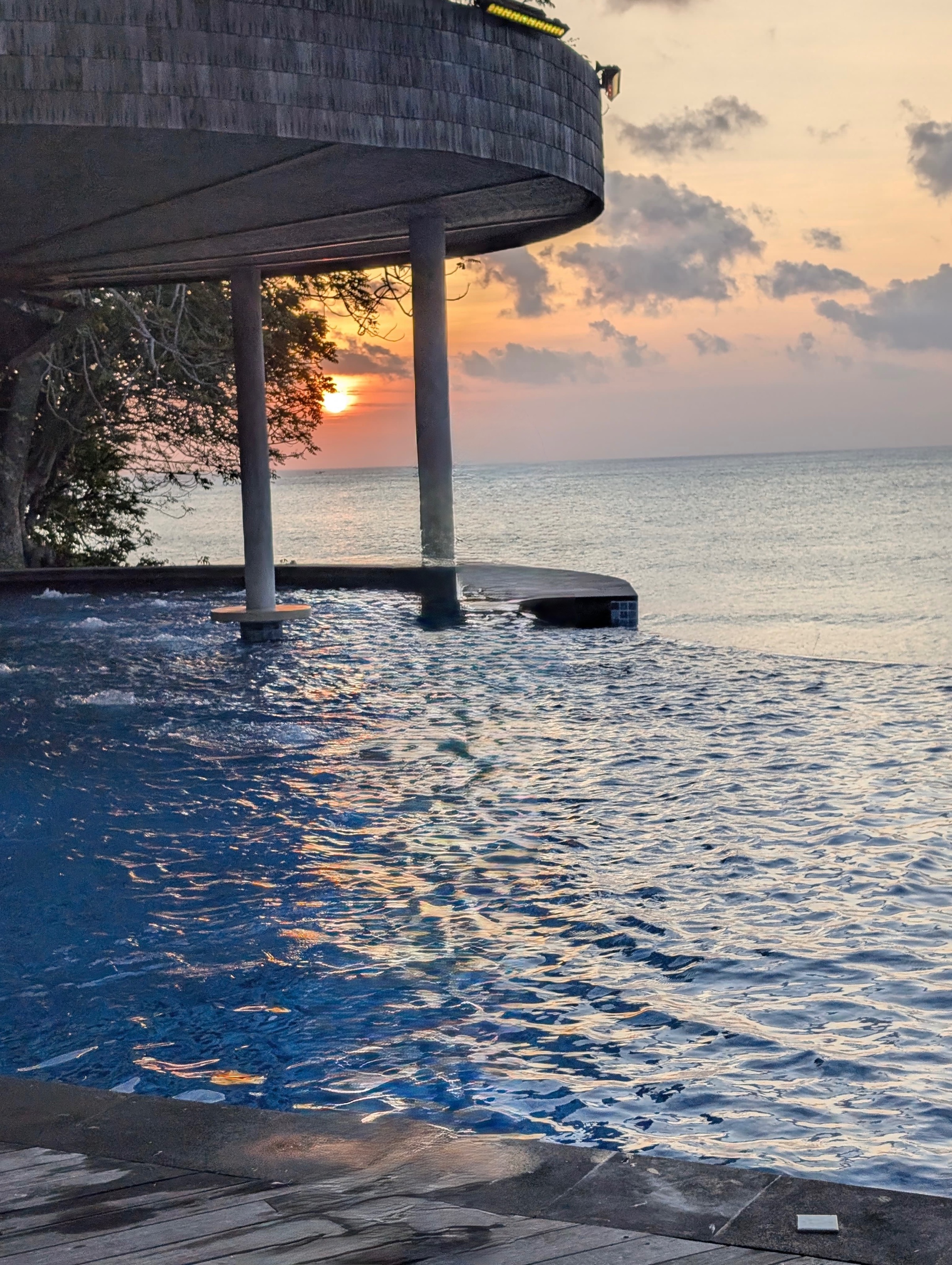 I’m in a good mood right now because I’m in a beautiful place. So I’ll share the secret of how I got a $3,000 client project from my template👇🏻1. Add template customization service on your checkout link like this : https://contra.com/payment-link/tsYVM2Vd-maestro-class-high-ticket-experience-sales-page-template-customization2. If you get sales but they choose templates only, email them to offer your service so you stay in the loop. Also list add-on services like image generation or copywriting. make it as easy as possible for them to launch their website.3. Check websites launched using your template. Do a free audit and send it to the prospective client.Give it free and offer your service, explaining how you can improve it and fix any problems found. ALWAYS GIVE FREE VALUE FOR OUTREACH!4. Add a greeting card to your template stating you provide custom websites and attach your email for inquiries. if possible also attach the link to your portfolio.I share more details on X : https://x.com/bybellarizp/status/2086123647207702936?s=46