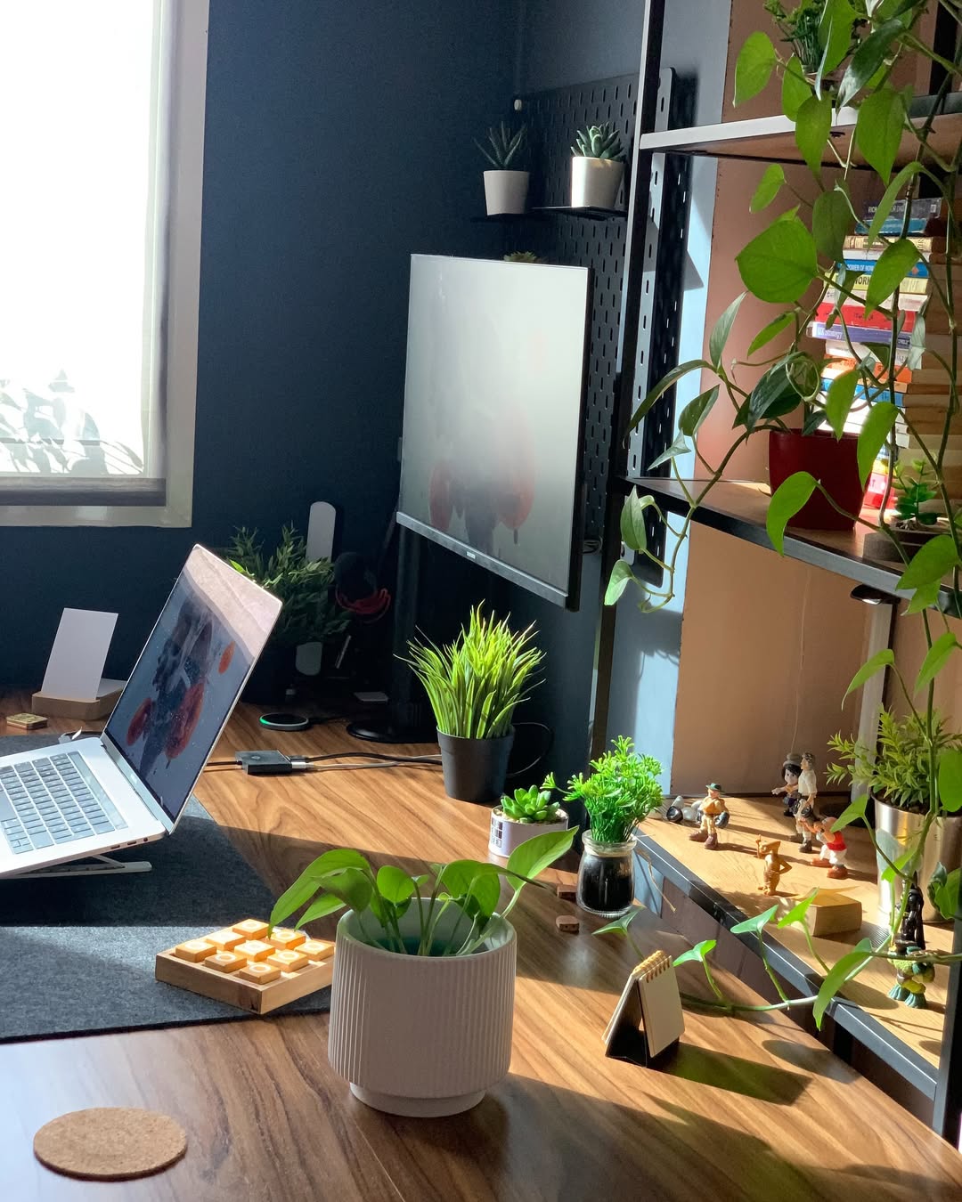Where all the magic happens ✨This is where messy ideas turn into polished Framer websites, one frame and one coffee at a time ☕Workspace lovers, what is the one thing on your desk you cannot work without?Show me your setup 👇#DeskSetup #WorkspaceSetup #Framer